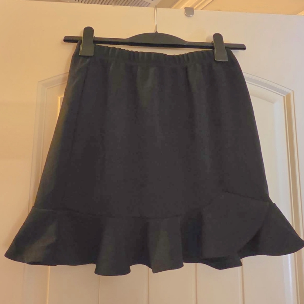 SHEIN Black Skater Skirt with Ruffle Hem - Size Large - Excellent Condition
